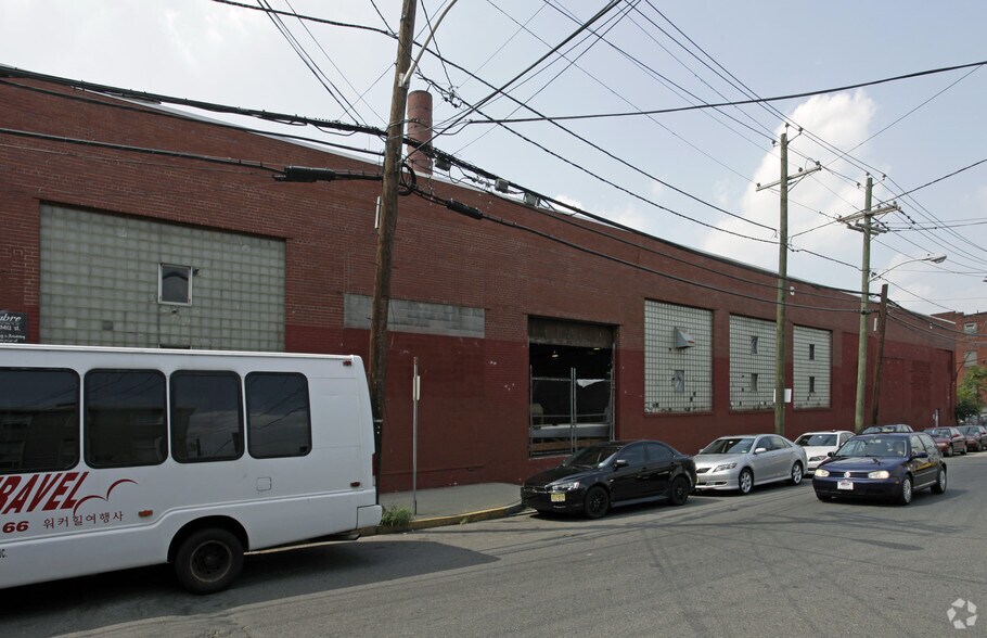 More Photos Of 58-80 Mill St, Paterson Distribution For Lease