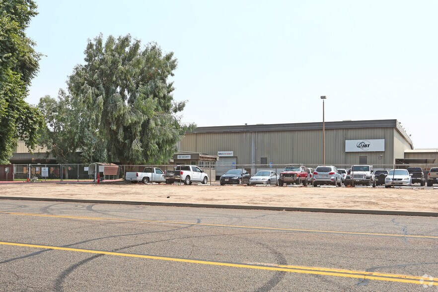 More Photos Of 2300 Industrial Ave, Madera Manufacturing For Sale