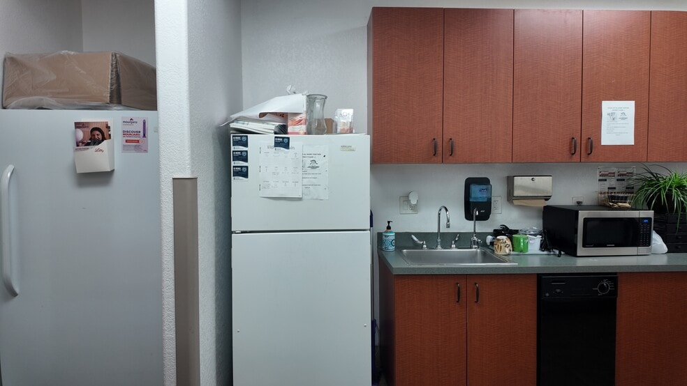 More Photos Of 9150 W Indian School Rd, Phoenix Medical For Sale