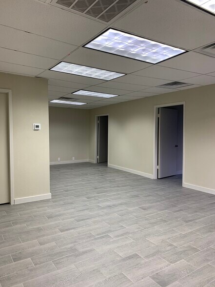 More Photos Of 6209-6213 Grissom Rd, San Antonio Self Storage For Lease