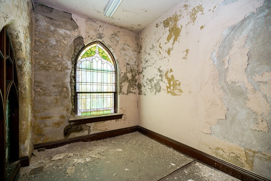 More Photos Of 531 W Ash St, Piqua Religious Facility For Sale