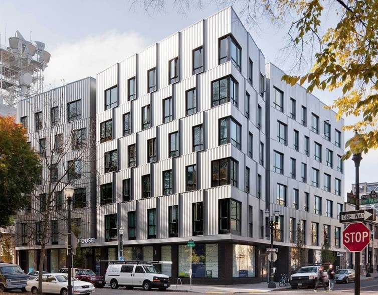 More Photos Of 812 NW Couch St, Portland Dormitory For Lease