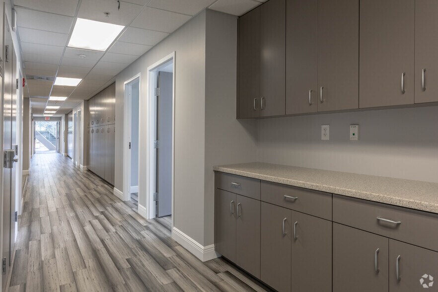 More Photos Of 1725 W Dr Martin Luther King Jr Blvd, Tampa Medical For Lease