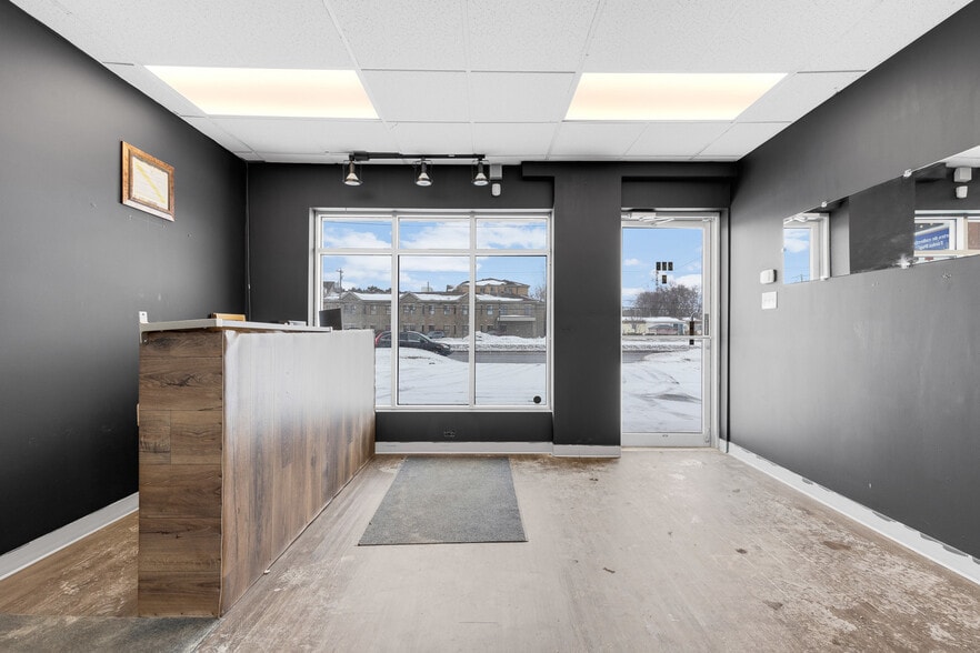 More Photos Of 276-280 Boul Saint-Luc, Saint-jean-sur-richelieu Storefront Retail Office For Lease