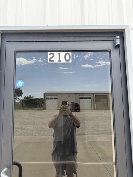 More Photos Of 5823 Acton Cir, Granbury Warehouse For Lease