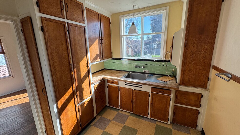 More Photos Of 1266 Washington Ave, Albany Specialty For Sale