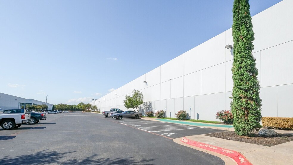 More Photos Of 401B Parker Dr, Austin Warehouse For Lease