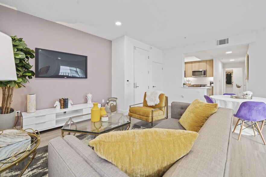 More Photos Of 11049 Magnolia Blvd, North Hollywood Apartments For Lease