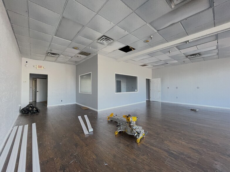 More Photos Of 2018-2132 SW 34th St, Gainesville General Retail For Lease