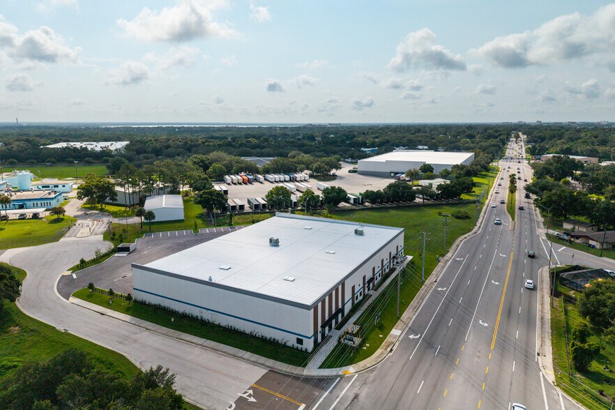 More Photos Of 1530 Kendrick Ln, Lakeland Warehouse For Lease