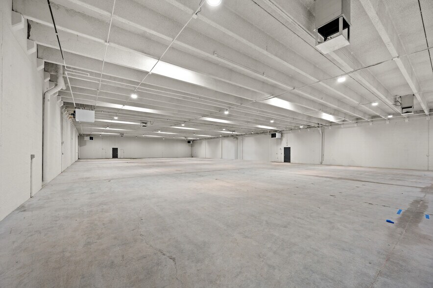 More Photos Of 7050 S 400 W, Midvale Showroom For Lease