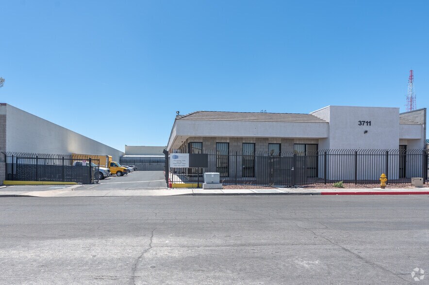 More Photos Of 3711 Regulus Ave, Las Vegas Warehouse For Lease