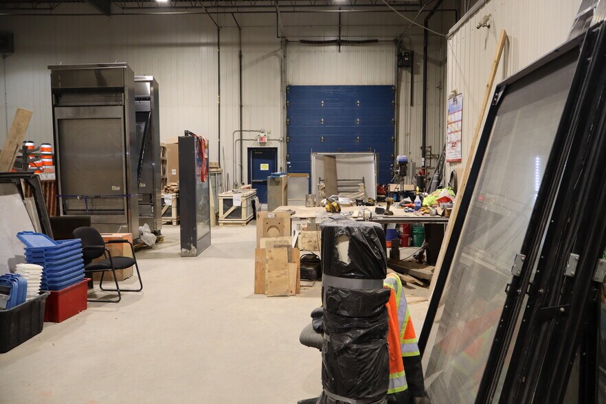 More Photos Of 2655 Rue Michelin, Laval Warehouse For Lease