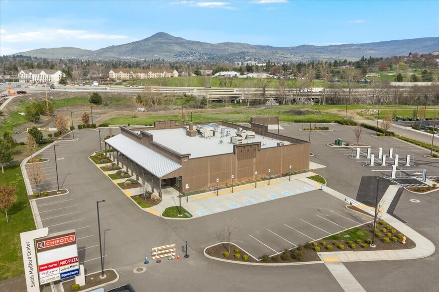 More Photos Of 1445 Center Dr, Medford Restaurant For Lease