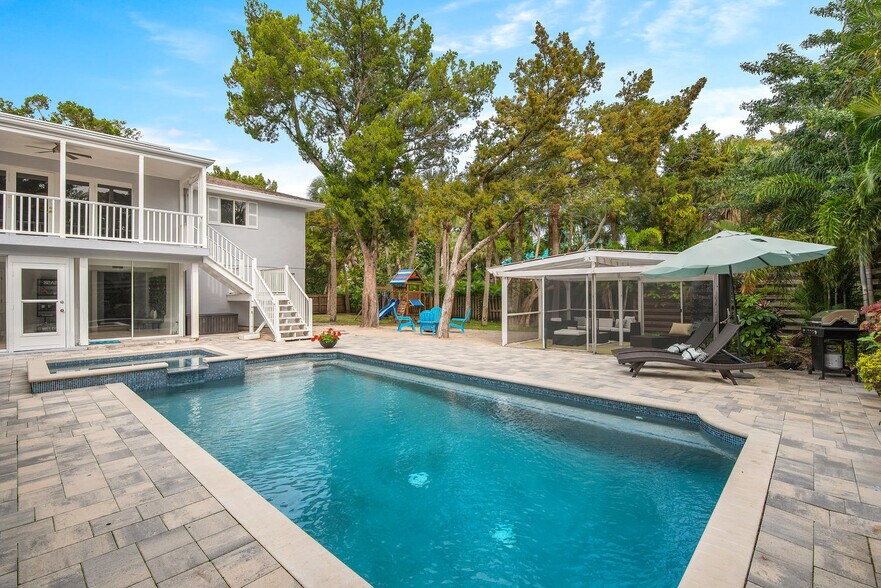 More Photos Of 185 Faubel St, Sarasota Specialty For Sale