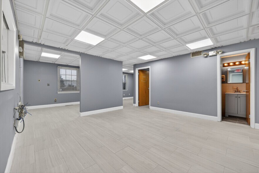 More Photos Of 1701 Wynwood Dr, Cinnaminson Medical For Sale