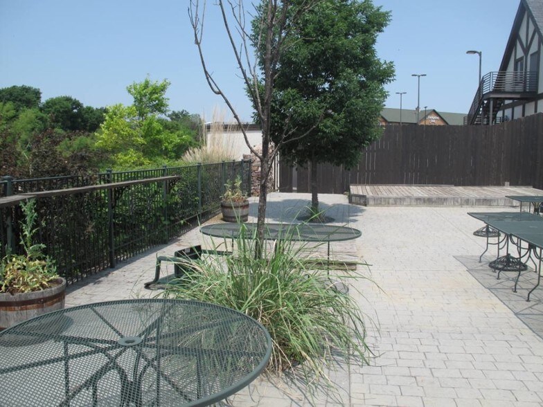 More Photos Of 1340 Village West Pky, Kansas City Restaurant For Lease