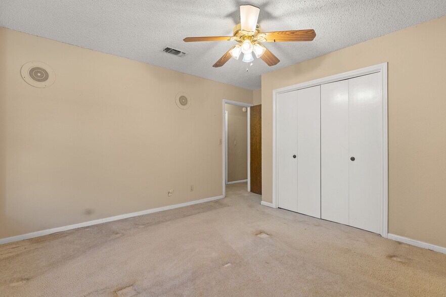 More Photos Of 12409 Lowden Ln, Manchaca Flex For Sale