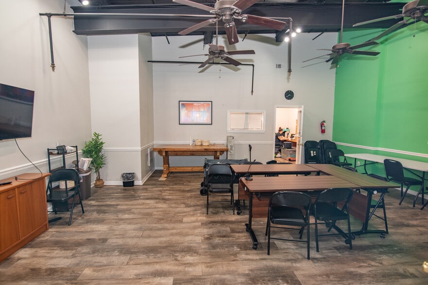 More Photos Of 4128 Hayward Ave, Baltimore Warehouse For Sale