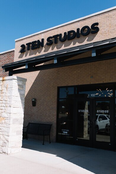 More Photos Of 210-337 Shops Blvd, Willow Park General Retail For Lease