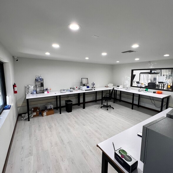 More Photos Of 17209 S Figueroa St, Gardena Warehouse For Lease