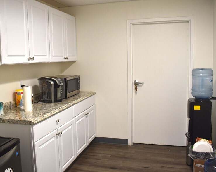 More Photos Of 176 Thompson Ln, Nashville Office For Lease