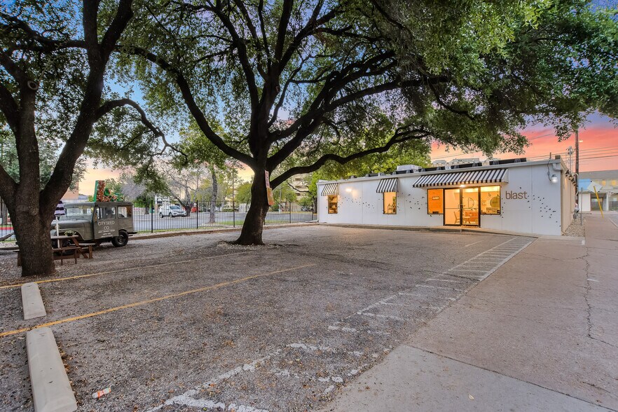 More Photos Of 1101 W 34th St, Austin Freestanding For Sale