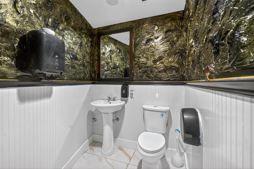 More Photos Of 26 N Main St, Waterbury Storefront Retail Office For Sale