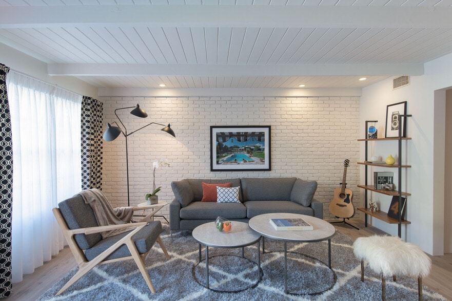 More Photos Of 111 S Via Las Palmas, Palm Springs Hotel For Sale