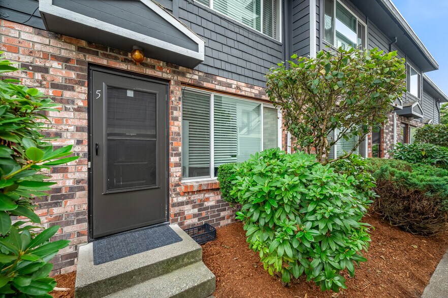 More Photos Of 1220 N 137th St, Seattle Apartments For Sale