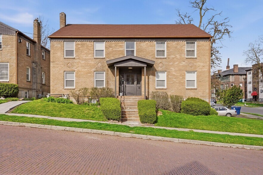 More Photos Of 104 S Oak St, Spokane Apartments For Sale