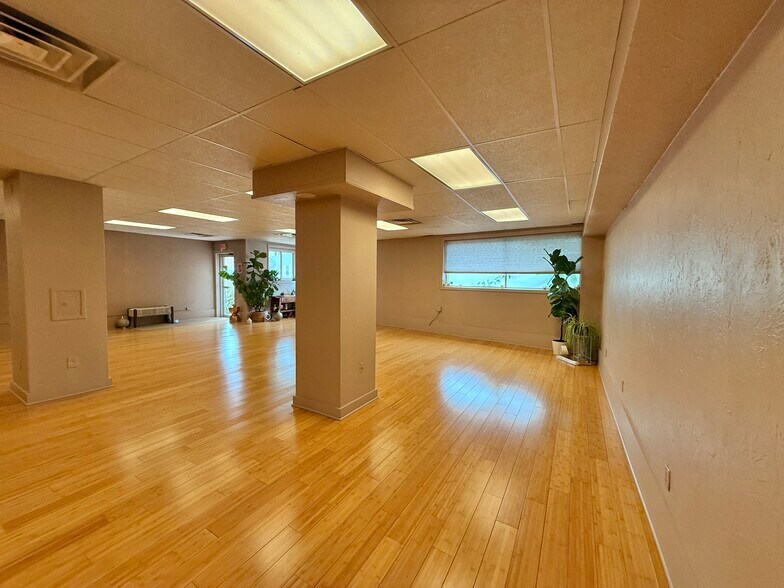 More Photos Of 487 Burncoat St, Worcester General Retail For Lease