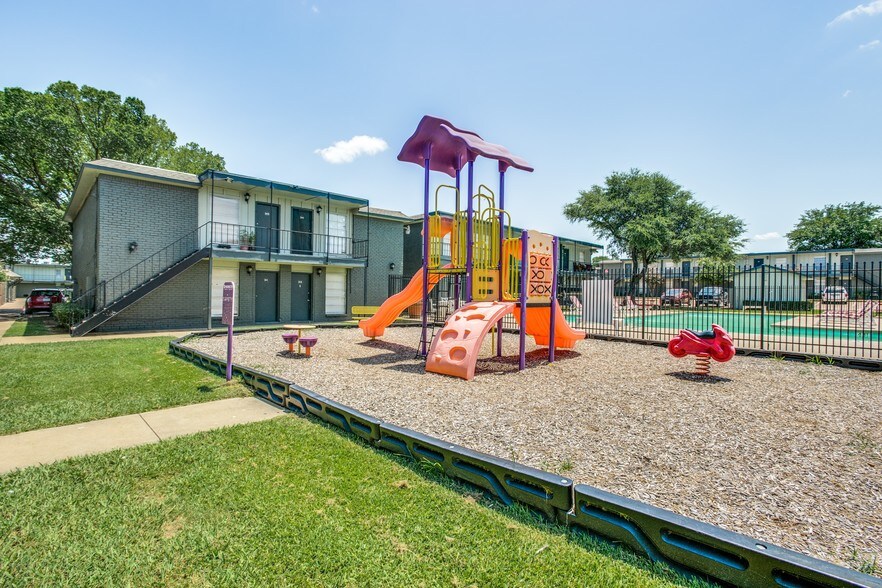 More Photos Of 504 Dudley Cir, Arlington Apartments For Sale