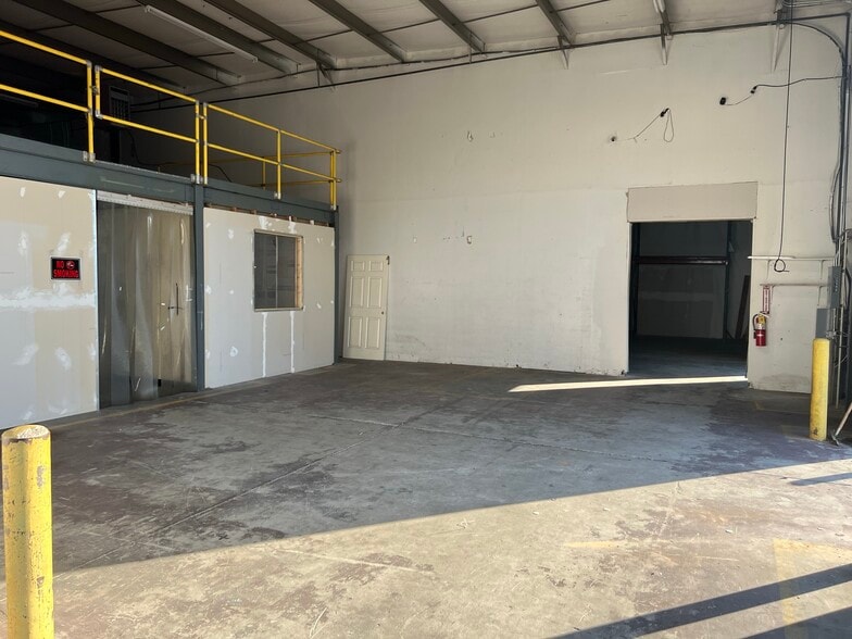 More Photos Of 450 S Cemetery St, Norcross Warehouse For Lease