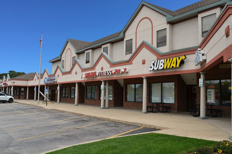 Primary Photo Of 720-750 Northwest Hwy, Fox River Grove General Retail For Lease