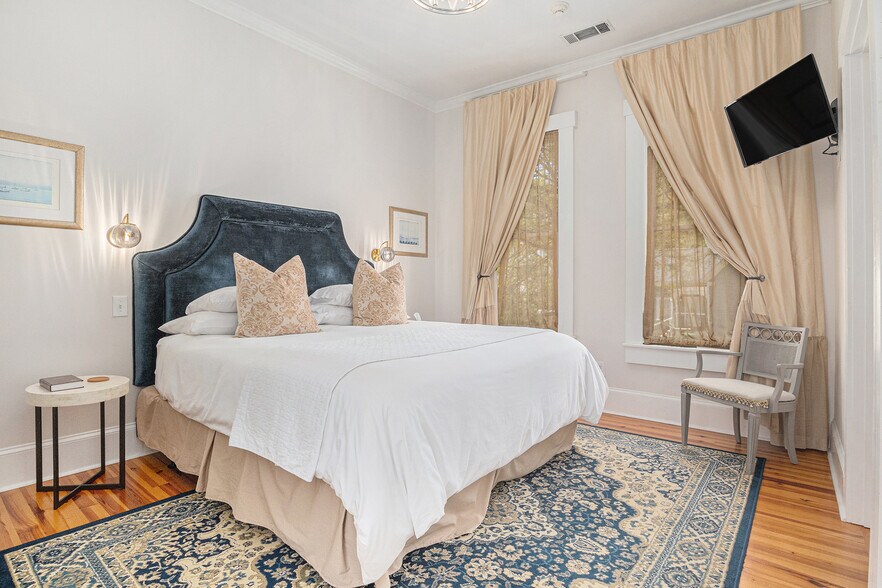 More Photos Of 410 E Church St, Monroe Hospitality For Sale