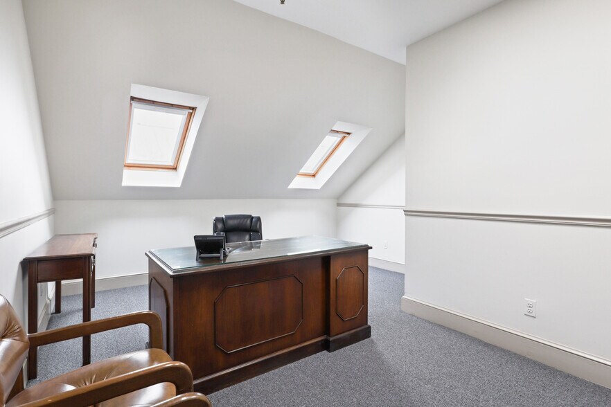 More Photos Of 115 Oronoco St, Alexandria Office For Lease