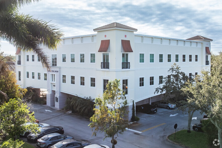 Primary Photo Of 12600 Pembroke Rd, Miramar Medical For Lease