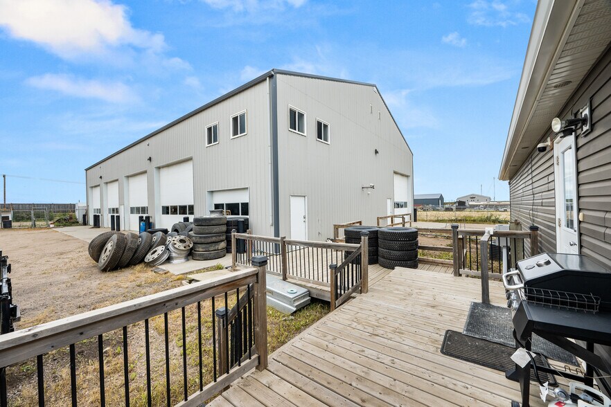 More Photos Of 3807 9th St, Lloydminster Warehouse For Sale