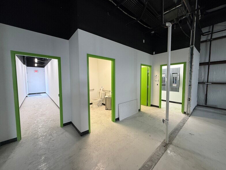 More Photos Of 1895 Appaloosa Dr, Sunland Park Showroom For Lease