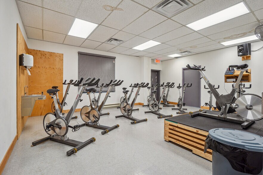 More Photos Of 1000 Rue Hickson, Verdun Office For Lease