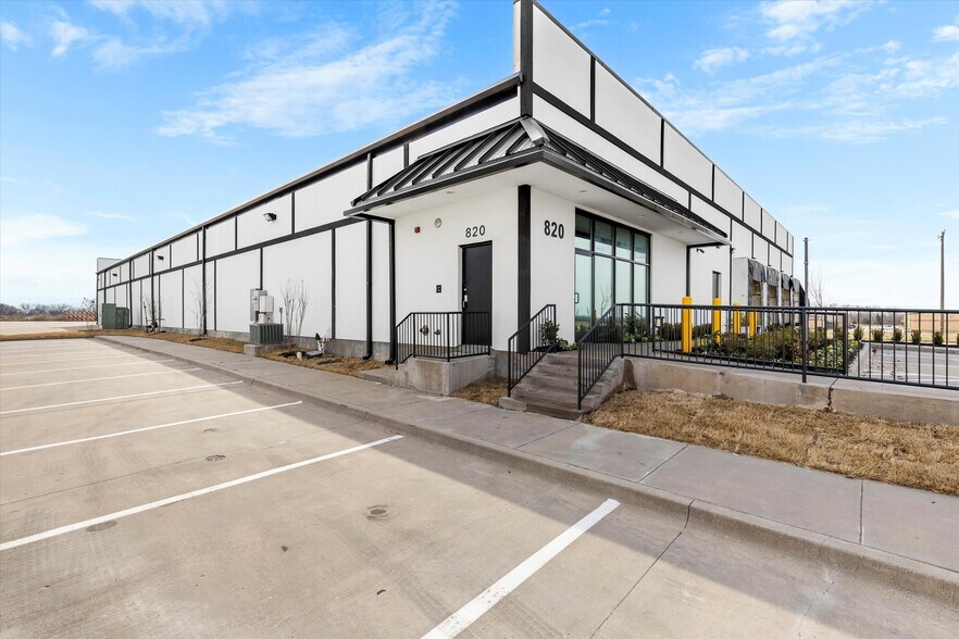 More Photos Of 820 S Central Expy, Anna Warehouse For Sale