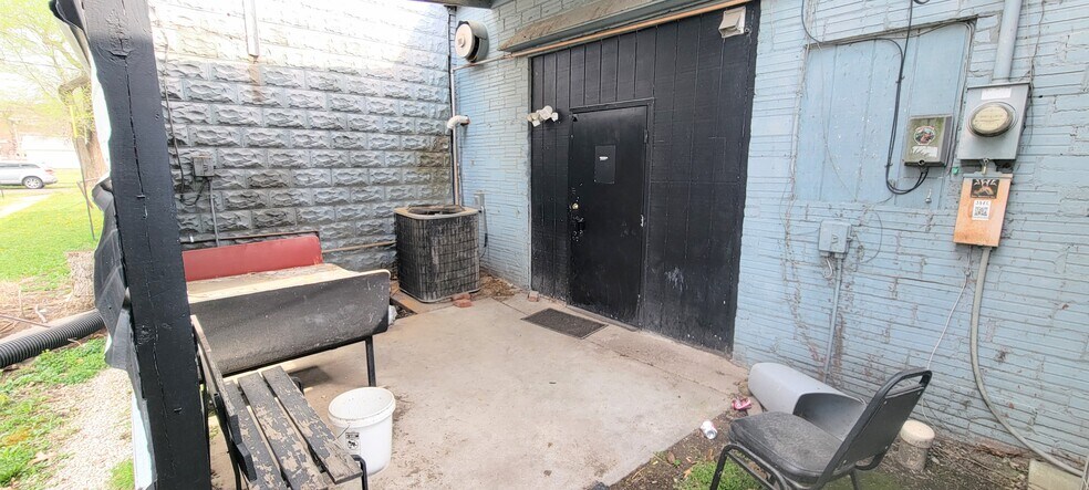 More Photos Of 118 E Jackson Ave, Iola General Retail For Sale