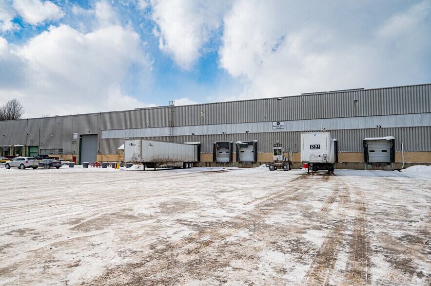 More Photos Of 1400 Lowell St, Elyria Manufacturing For Lease