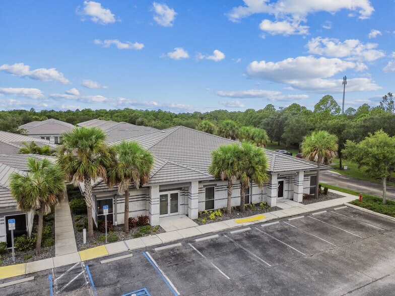 More Photos Of 7300-7313 E Professional Pky, Lakewood Ranch Medical For Sale
