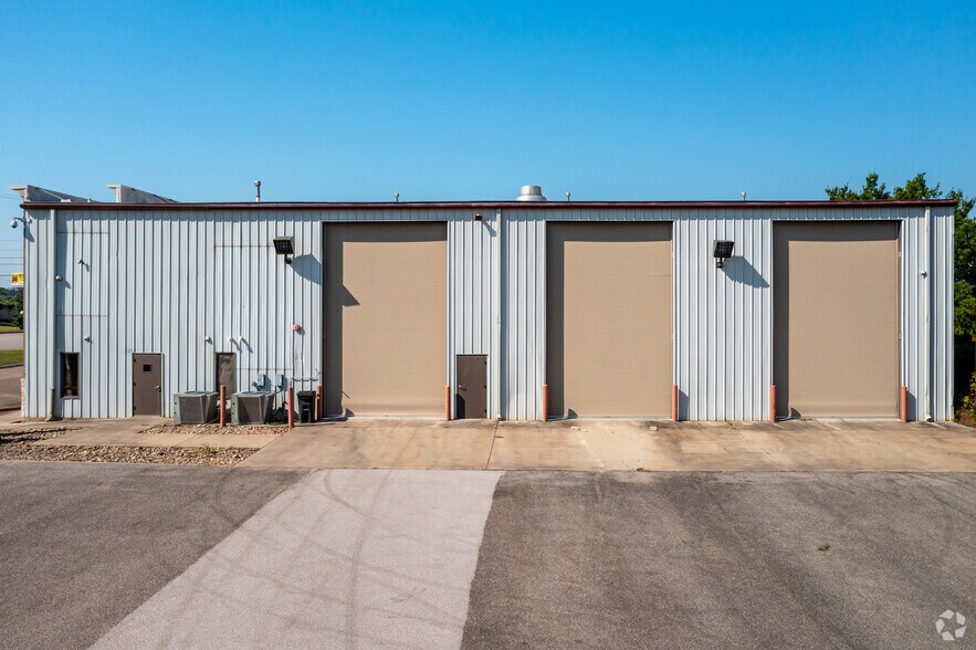 More Photos Of 400 Lookout Ridge Blvd, Harker Heights Warehouse For Sale