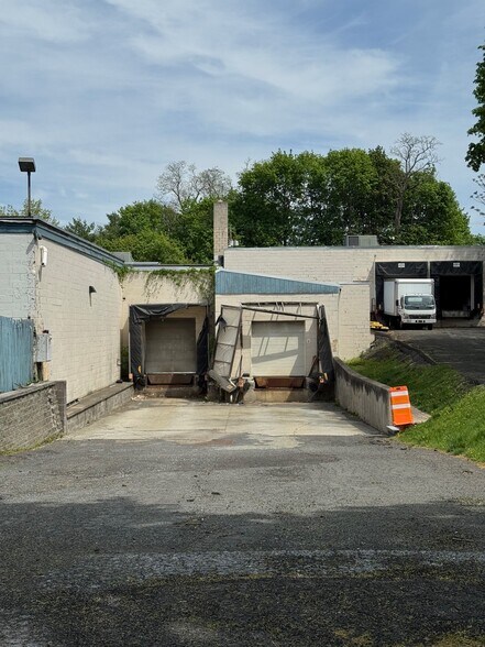 More Photos Of 195 Hudson St, Cornwall-on-Hudson Distribution For Lease