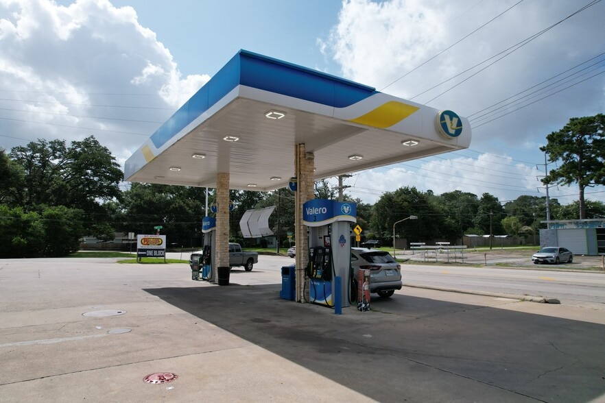 More Photos Of 2810 Eastex Fwy, Beaumont Convenience Store For Sale