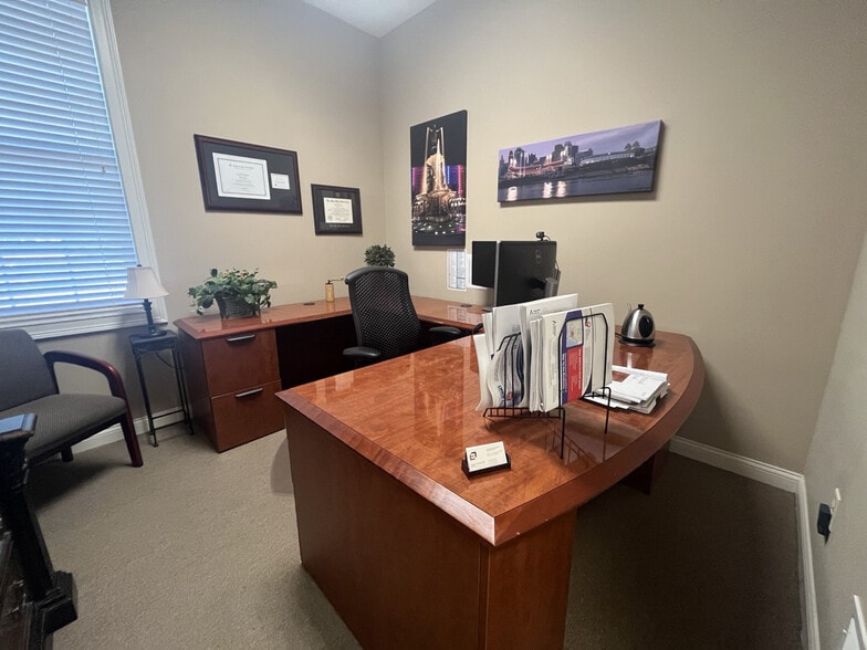 More Photos Of 8241 Cornell Rd, Cincinnati Office For Sale