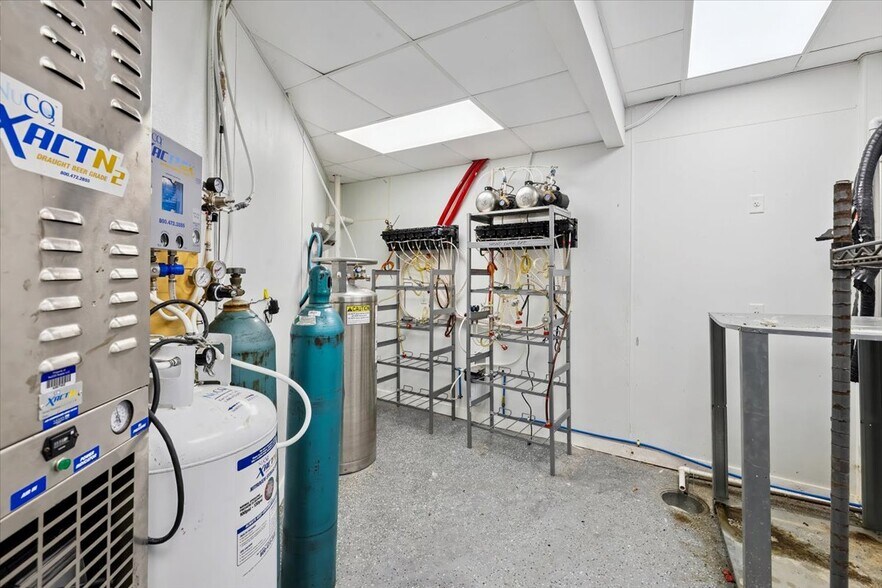 More Photos Of 512 Paterson Plank Rd, Jersey City Restaurant For Lease